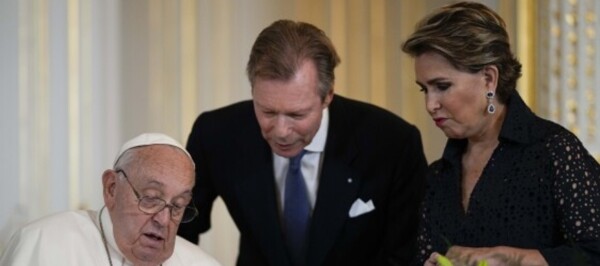 Папа Франциск начинает европейское путешествие для revitalization католицизма